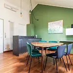Easyhomes Duomo View דירה *